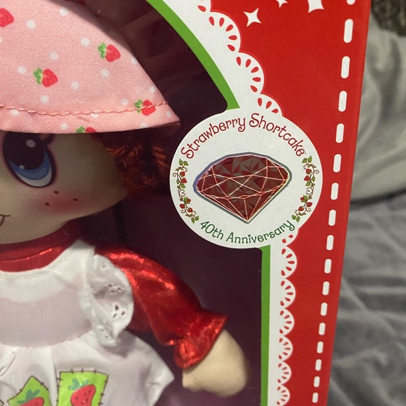 BN RARE Strawberry Shortcake 40th Anniversary Doll - Picture 2 of 5